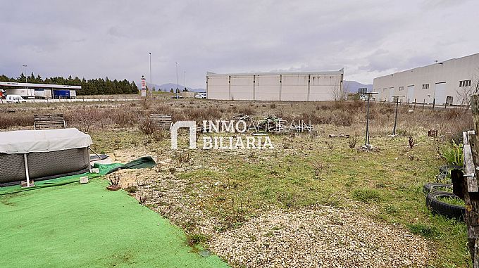 PARCELA INDUSTRIAL EN AGURAIN