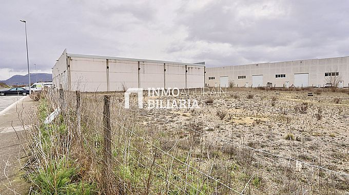 PARCELA INDUSTRIAL EN AGURAIN