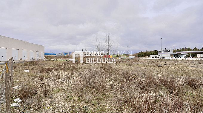 PARCELA INDUSTRIAL EN AGURAIN