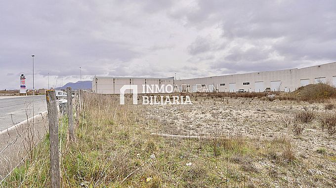PARCELA INDUSTRIAL EN AGURAIN