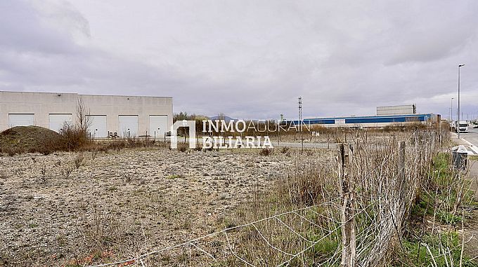 PARCELA INDUSTRIAL EN AGURAIN