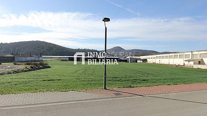 PARCELA URBANA EN MAEZTU