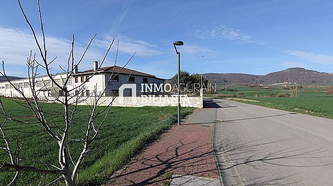 PARCELA URBANA EN MAEZTU