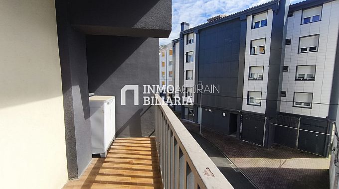 PISO + LOCAL COMERCIAL (ALMACEN AGRICOLA) EN IRURTZUN