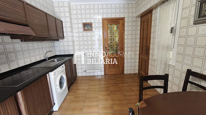 PISO + LOCAL COMERCIAL (ALMACEN AGRICOLA) EN IRURTZUN