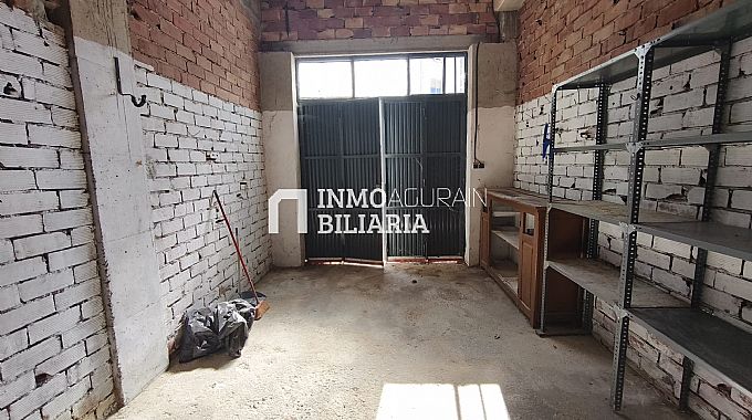 PISO + LOCAL COMERCIAL (ALMACEN AGRICOLA) EN IRURTZUN