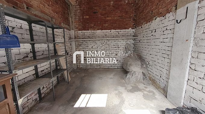 PISO + LOCAL COMERCIAL (ALMACEN AGRICOLA) EN IRURTZUN