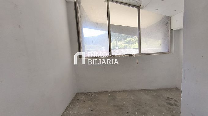 PISO + LOCAL COMERCIAL (ALMACEN AGRICOLA) EN IRURTZUN