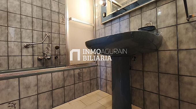PISO + LOCAL COMERCIAL (ALMACEN AGRICOLA) EN IRURTZUN