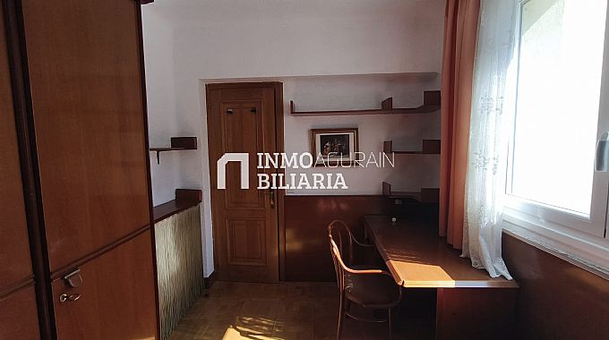 PISO + LOCAL COMERCIAL (ALMACEN AGRICOLA) EN IRURTZUN