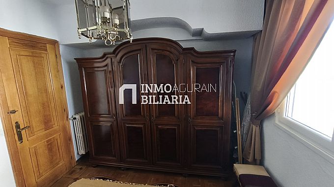 PISO + LOCAL COMERCIAL (ALMACEN AGRICOLA) EN IRURTZUN