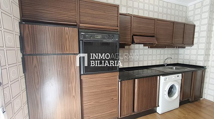 PISO + LOCAL COMERCIAL (ALMACEN AGRICOLA) EN IRURTZUN