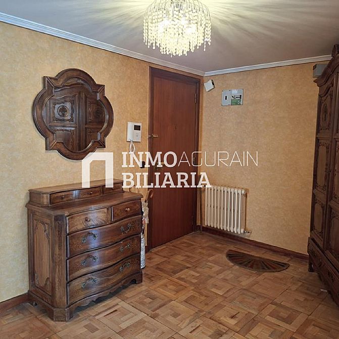 VENTA DE ESPECTACULAR PISO EN AGURAIN - 1