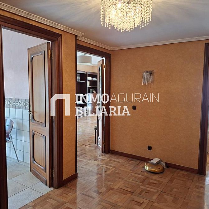 VENTA DE ESPECTACULAR PISO EN AGURAIN - 4