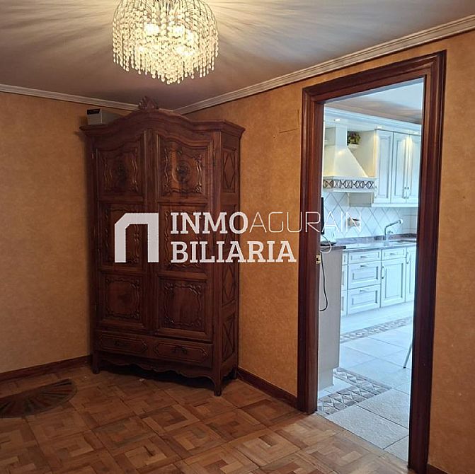 VENTA DE ESPECTACULAR PISO EN AGURAIN - 5