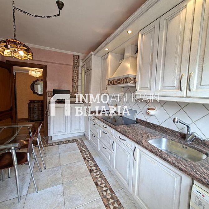 VENTA DE ESPECTACULAR PISO EN AGURAIN - 9