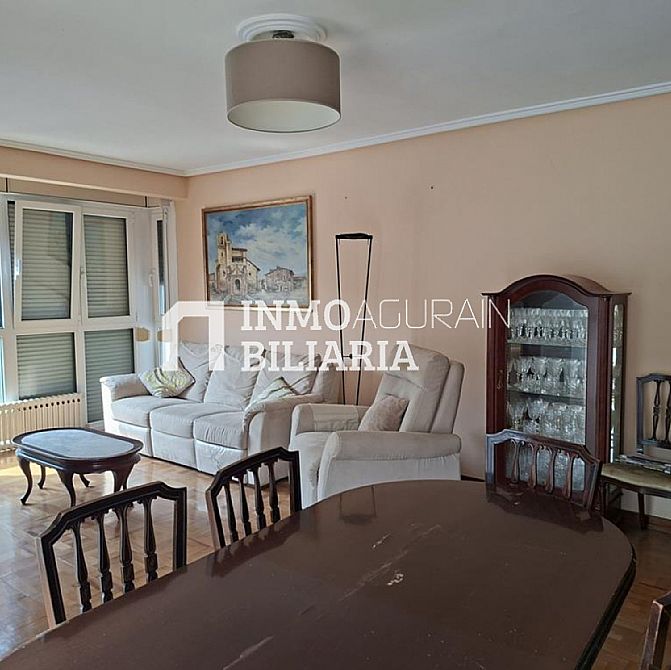 VENTA DE ESPECTACULAR PISO EN AGURAIN - 2