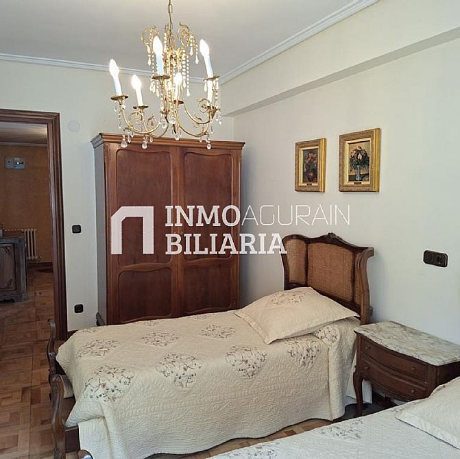VENTA DE ESPECTACULAR PISO EN AGURAIN - 18