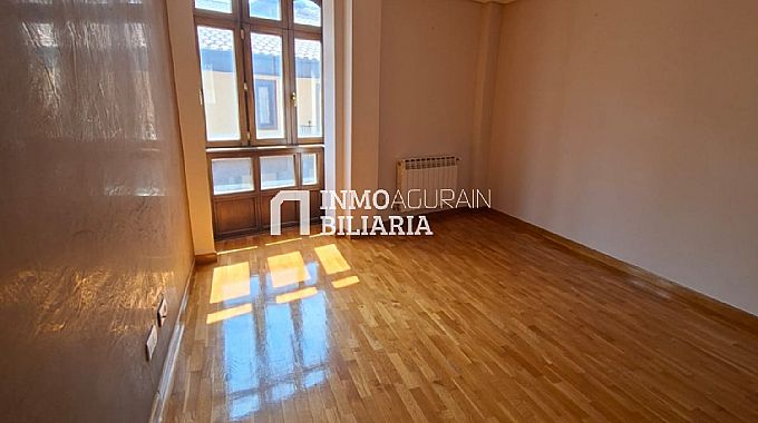 PISO EN AGURAIN