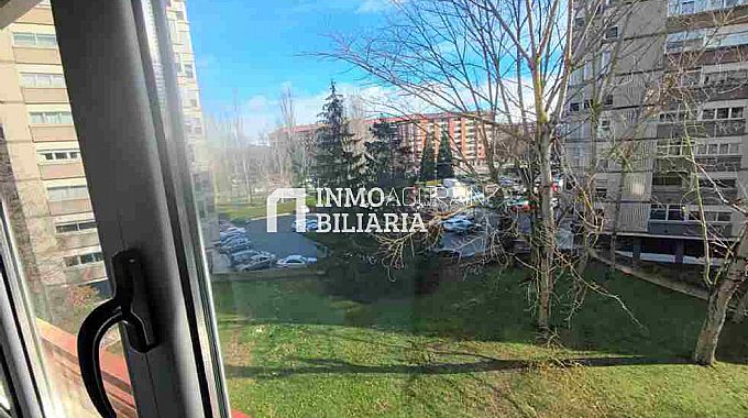 Vivienda de 4 dormitorios en Conde Don Vela (Txagorritxu/Avenida Gasteiz)