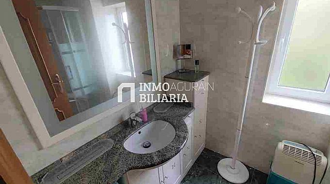 Vivienda de 4 dormitorios en Conde Don Vela (Txagorritxu/Avenida Gasteiz)