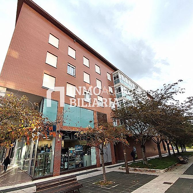 Venta de piso en Vitoria-Gasteiz - 1