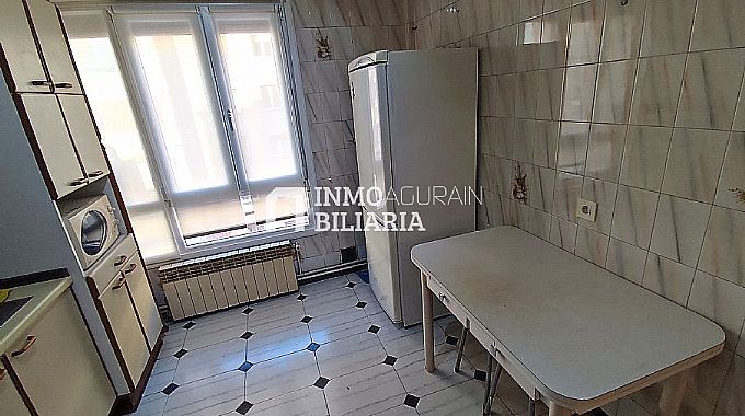 PISO EN CALLE LOS HERRAN (VITORIA-GASTEIZ)