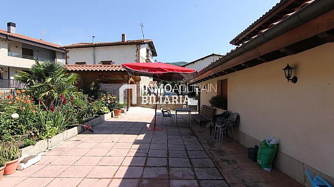 CASA CON JARDIN EN ZIORDIA