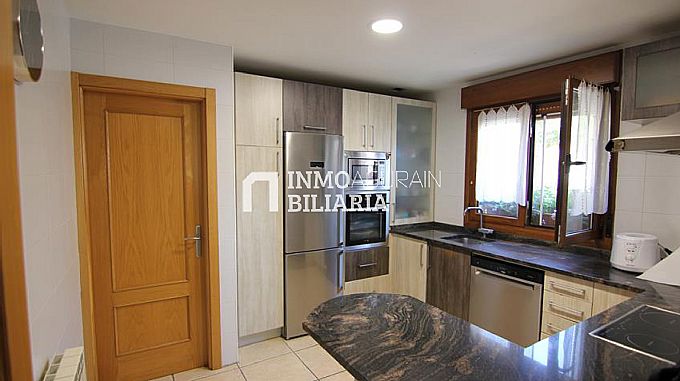 CASA CON JARDIN EN ZIORDIA