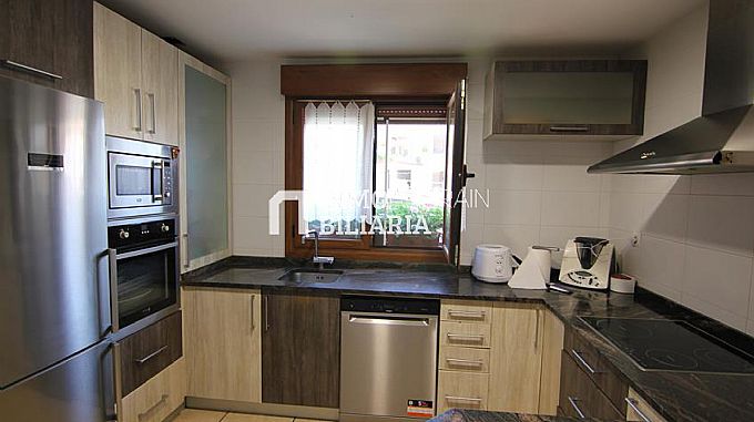 CASA CON JARDIN EN ZIORDIA