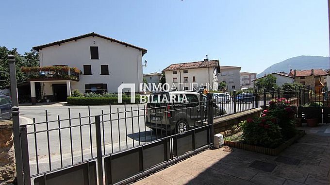 CASA CON JARDIN EN ZIORDIA