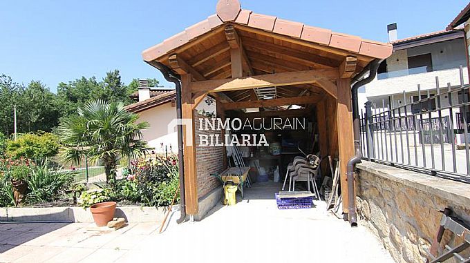 CASA CON JARDIN EN ZIORDIA
