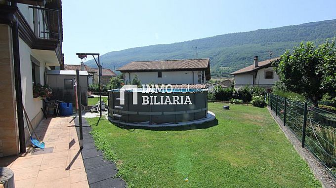 CASA CON JARDIN EN ZIORDIA