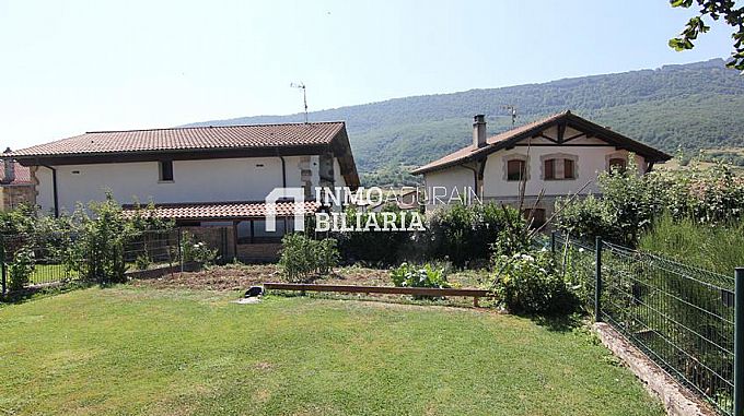 CASA CON JARDIN EN ZIORDIA