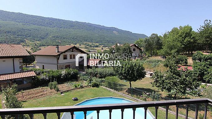 CASA CON JARDIN EN ZIORDIA