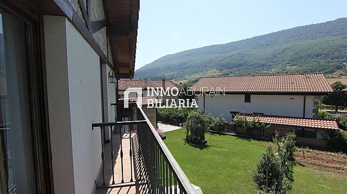 CASA CON JARDIN EN ZIORDIA
