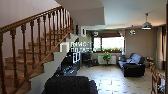 CASA CON JARDIN EN ZIORDIA