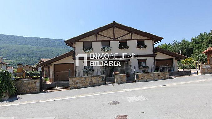 CASA CON JARDIN EN ZIORDIA