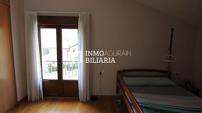 CASA CON JARDIN EN ZIORDIA