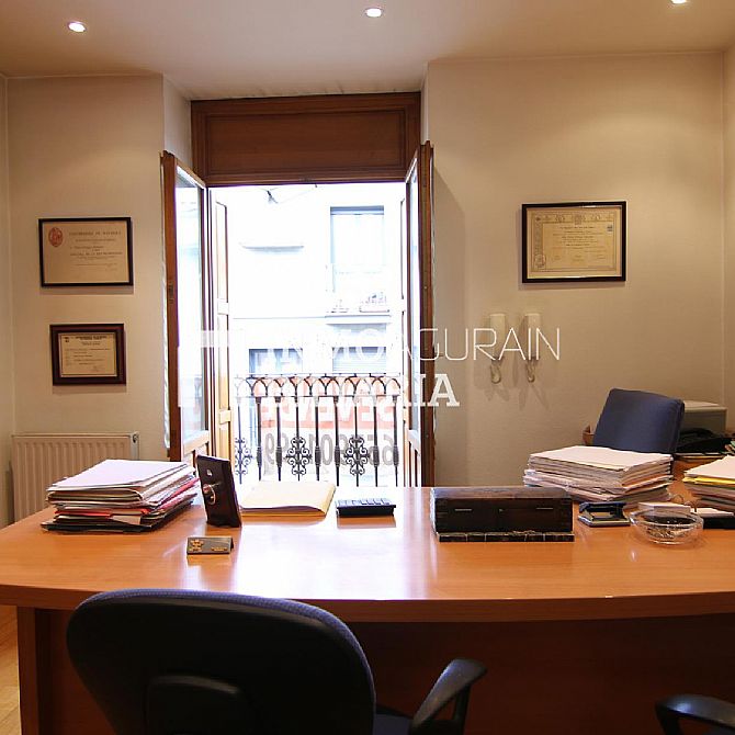 VENTA OFICINA CONVERTIBLE EN VIVIENDA - 12