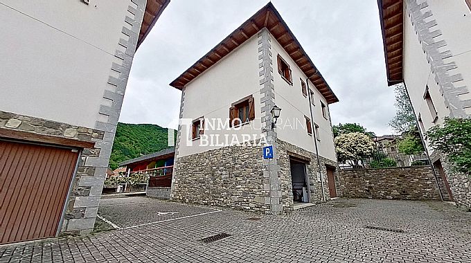 VIVIENDA UNIFAMILIAR PAREADA EN ISABA