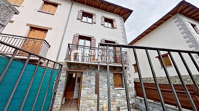 VIVIENDA UNIFAMILIAR PAREADA EN ISABA